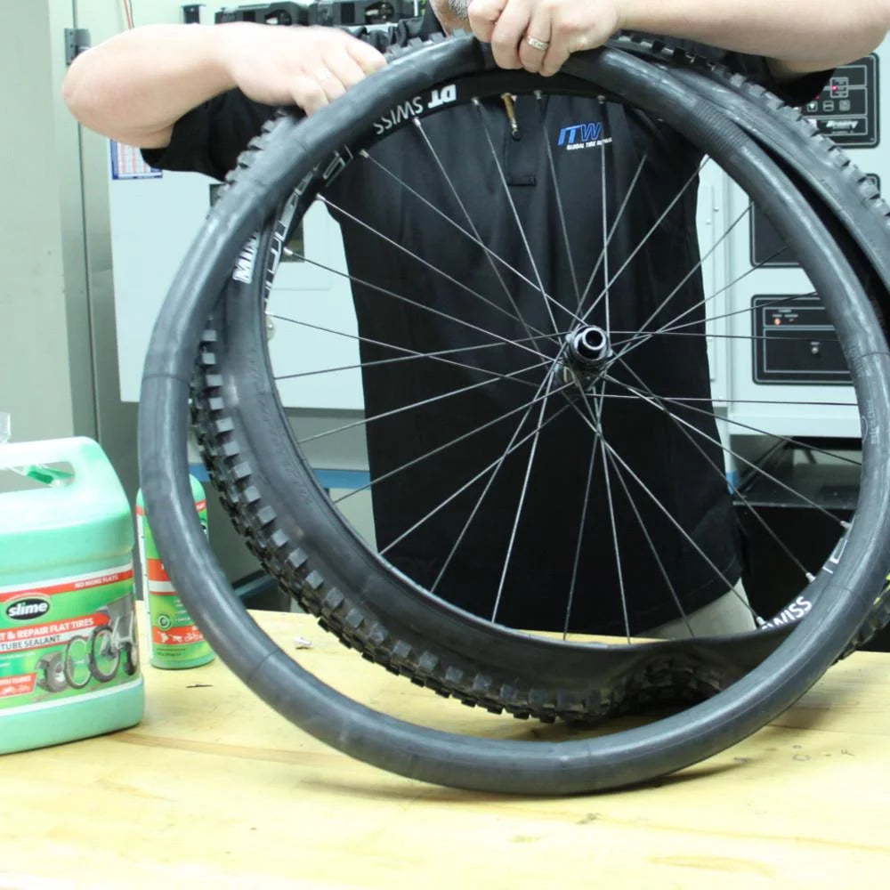 Self-Sealing Bicycle Tube Schrader 16 x 1.75-2.125 U912826